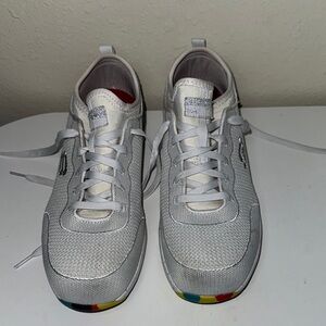 Skechers White and Red Sneakers Modern Sporty Design Composite toe